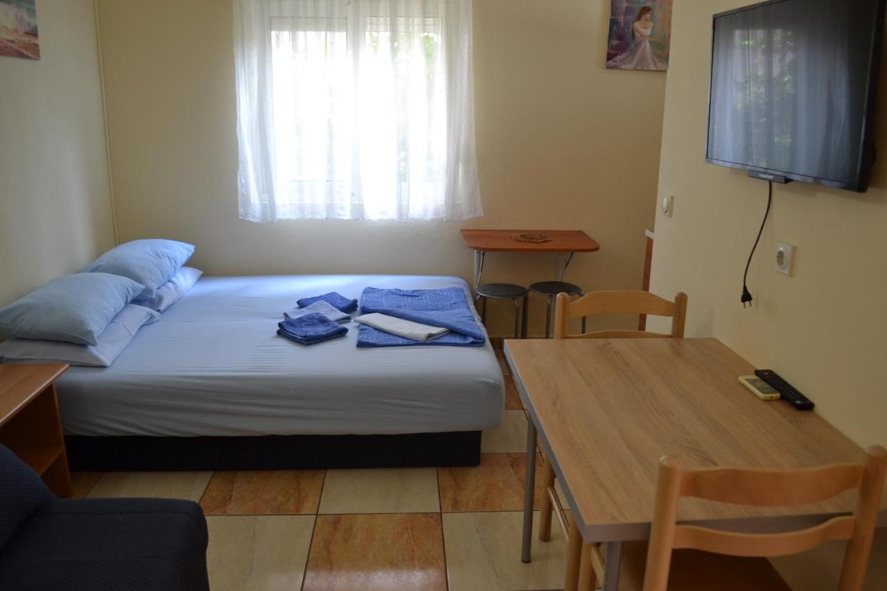 Apartments Milosevic บาร์ ภายนอก รูปภาพ