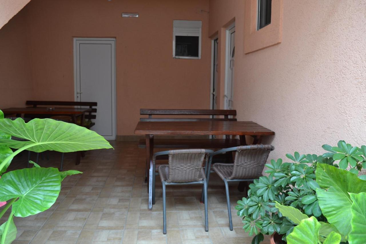 Apartments Milosevic บาร์ ภายนอก รูปภาพ